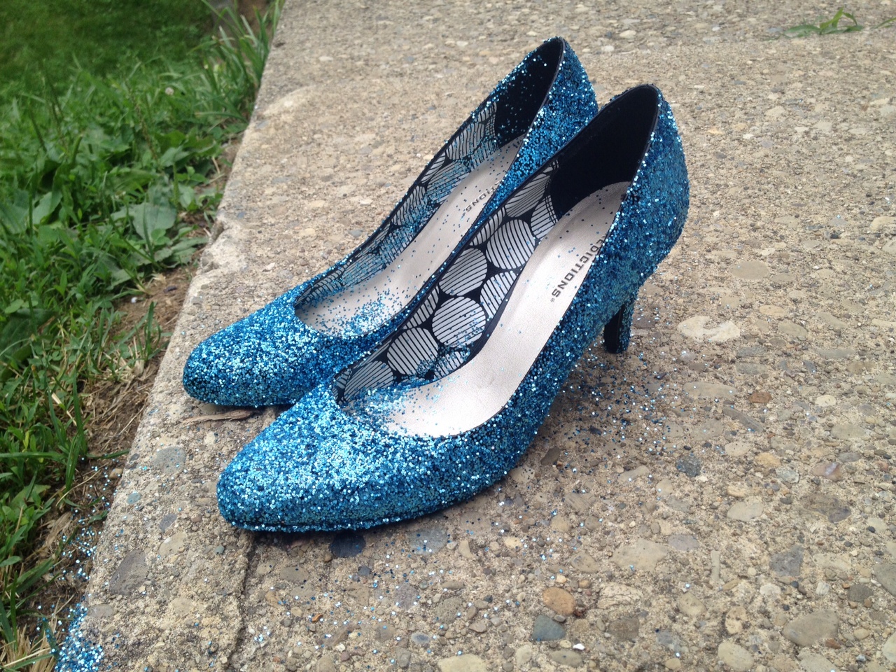 How To DIY Glitter Shoes